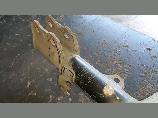 bontott TOYOTA AVENSIS T25 Jobb első Gólyaláb (Lengécsillapító, Rugó)