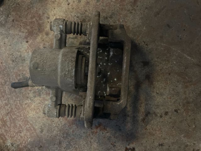 bontott TOYOTA AVENSIS T25 Jobb hátsó Féknyereg Munkahengerrel