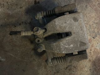 bontott TOYOTA AVENSIS T25 Jobb hátsó Féknyereg Munkahengerrel