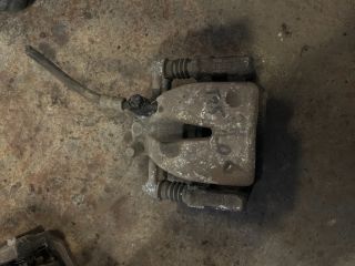 bontott TOYOTA AVENSIS T25 Jobb hátsó Féknyereg Munkahengerrel