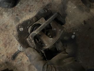 bontott TOYOTA AVENSIS T25 Jobb hátsó Féknyereg Munkahengerrel