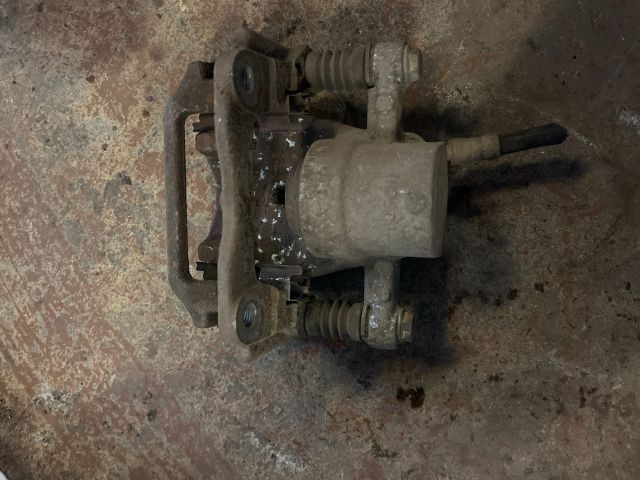 bontott TOYOTA AVENSIS T25 Jobb hátsó Féknyereg Munkahengerrel