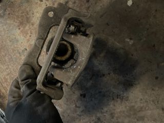 bontott TOYOTA AVENSIS T25 Jobb hátsó Féknyereg Munkahengerrel