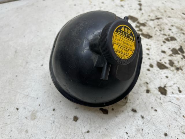 bontott TOYOTA AVENSIS T25 Kiegyenlítő Tartály