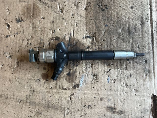 bontott TOYOTA AVENSIS T25 Porlasztó (1 db)