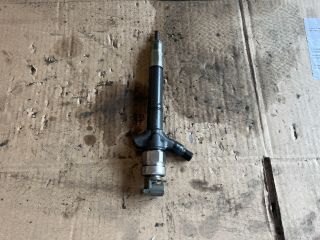 bontott TOYOTA AVENSIS T25 Porlasztó (1 db)