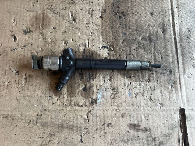 bontott TOYOTA AVENSIS T25 Porlasztó (1 db)