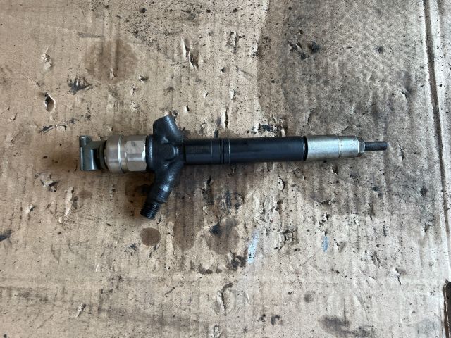 bontott TOYOTA AVENSIS T25 Porlasztó (1 db)