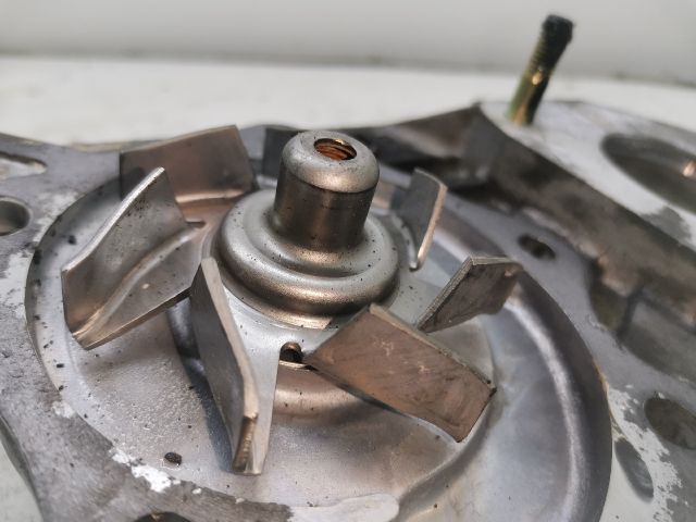 bontott TOYOTA AVENSIS T25 Vízpumpa