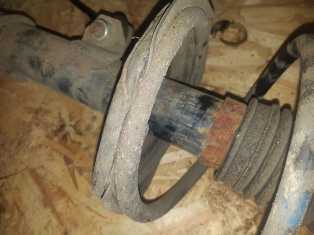 bontott TOYOTA AVENSIS T25 Jobb első Lengéscsillapító