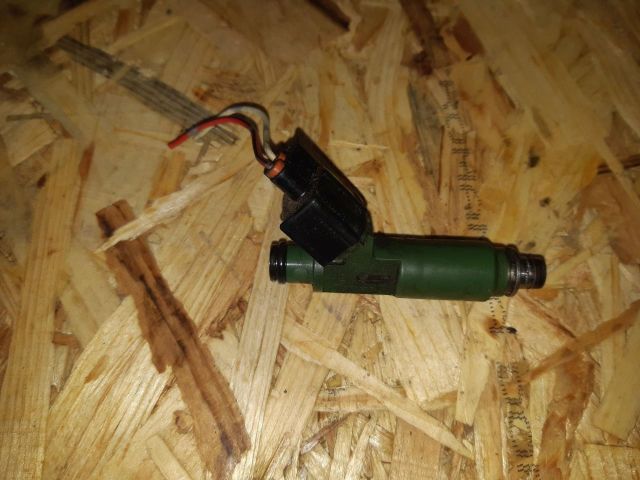 bontott TOYOTA AVENSIS T25 Porlasztó (1 db)