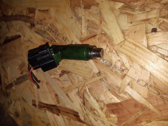 bontott TOYOTA AVENSIS T25 Porlasztó (1 db)