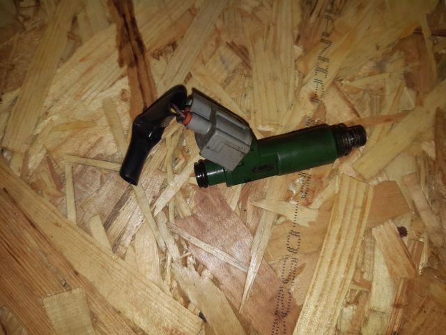 bontott TOYOTA AVENSIS T25 Porlasztó (1 db)