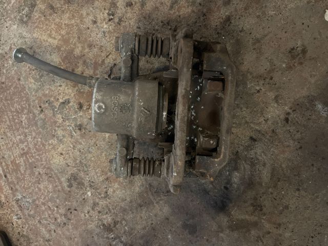 bontott TOYOTA AVENSIS T25 Bal hátsó Féknyereg Munkahengerrel