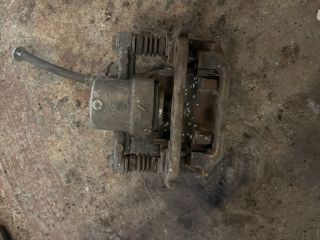 bontott TOYOTA AVENSIS T25 Bal hátsó Féknyereg Munkahengerrel