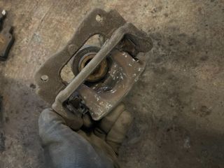 bontott TOYOTA AVENSIS T25 Bal hátsó Féknyereg Munkahengerrel