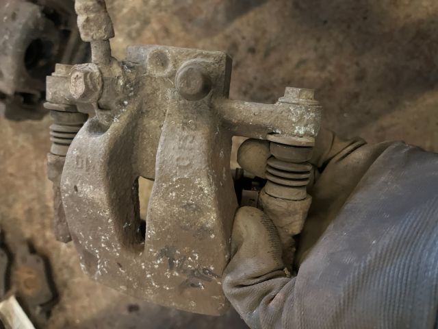 bontott TOYOTA AVENSIS T25 Bal hátsó Féknyereg Munkahengerrel