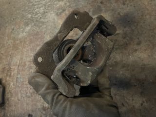 bontott TOYOTA AVENSIS T25 Bal hátsó Féknyereg Munkahengerrel