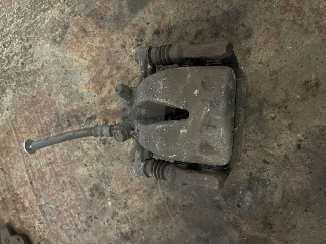 bontott TOYOTA AVENSIS T25 Bal hátsó Féknyereg Munkahengerrel