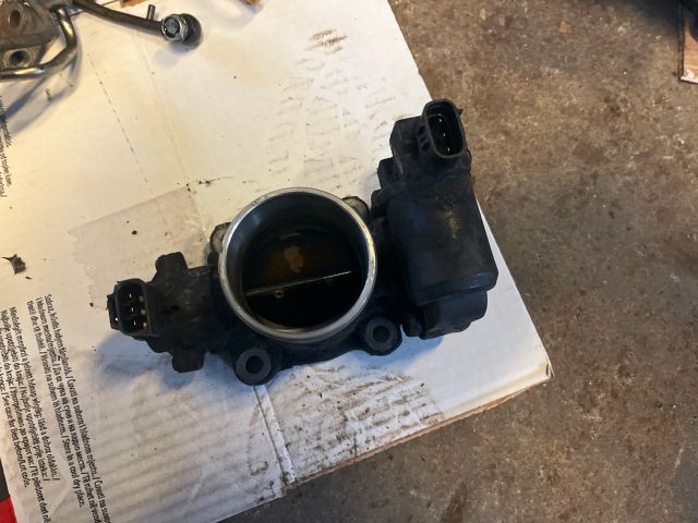 bontott TOYOTA AVENSIS T25 Fojtószelep (Elektromos)