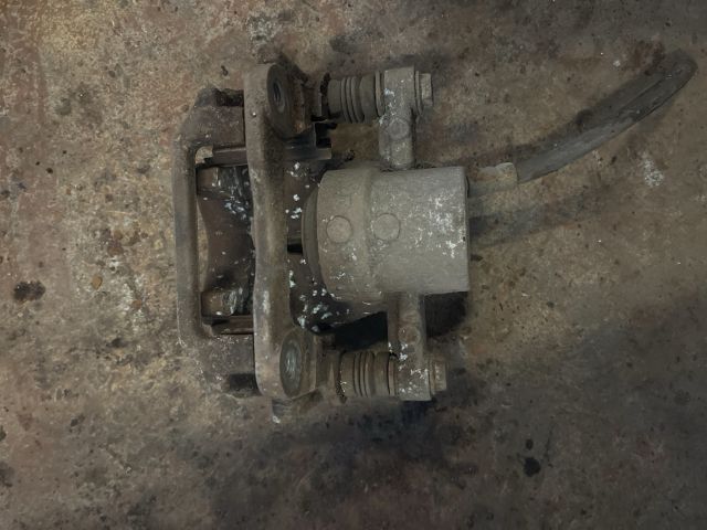 bontott TOYOTA AVENSIS T25 Jobb hátsó Féknyereg Munkahengerrel