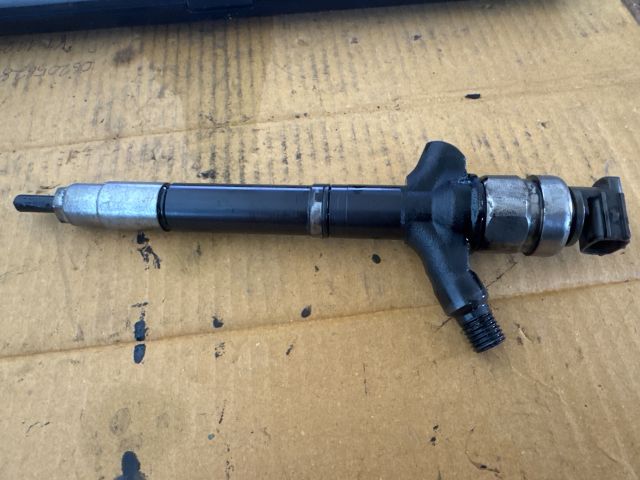 bontott TOYOTA AVENSIS T25 Porlasztó (1 db)