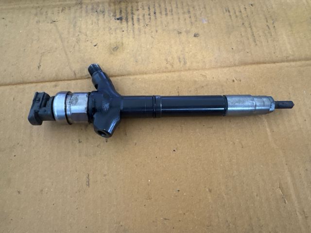 bontott TOYOTA AVENSIS T25 Porlasztó (1 db)