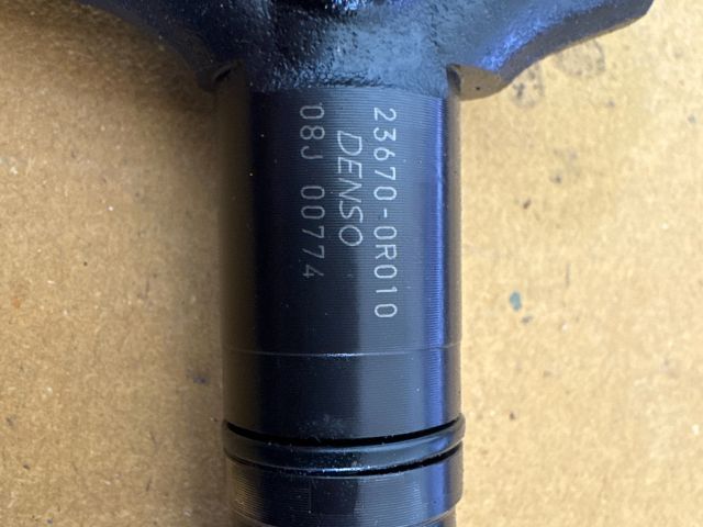 bontott TOYOTA AVENSIS T25 Porlasztó (1 db)