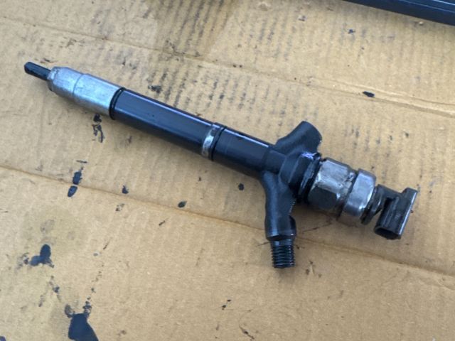 bontott TOYOTA AVENSIS T25 Porlasztó (1 db)