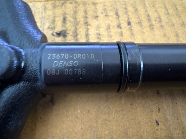 bontott TOYOTA AVENSIS T25 Porlasztó (1 db)