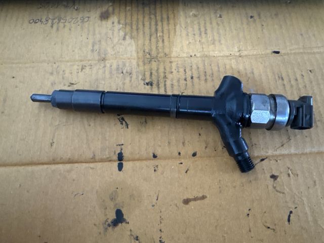 bontott TOYOTA AVENSIS T25 Porlasztó (1 db)