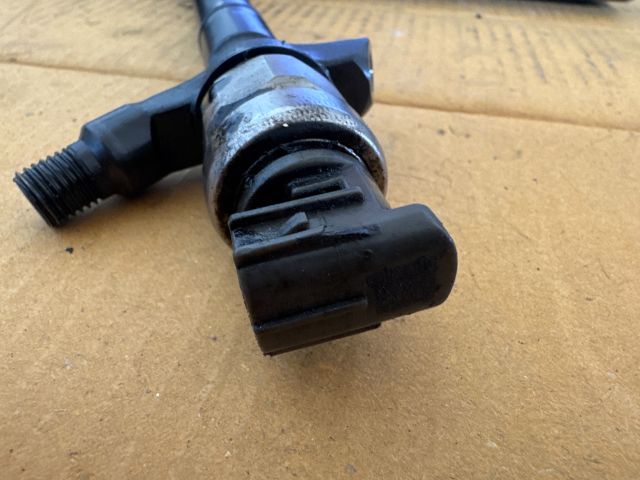 bontott TOYOTA AVENSIS T25 Porlasztó (1 db)