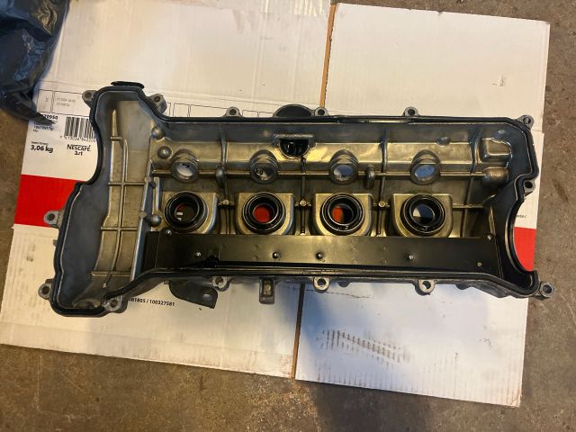 bontott TOYOTA AVENSIS T25 Szelepfedél