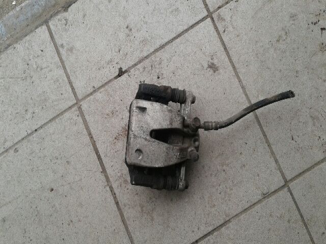 bontott TOYOTA AVENSIS T25 Bal hátsó Féknyereg Munkahengerrel