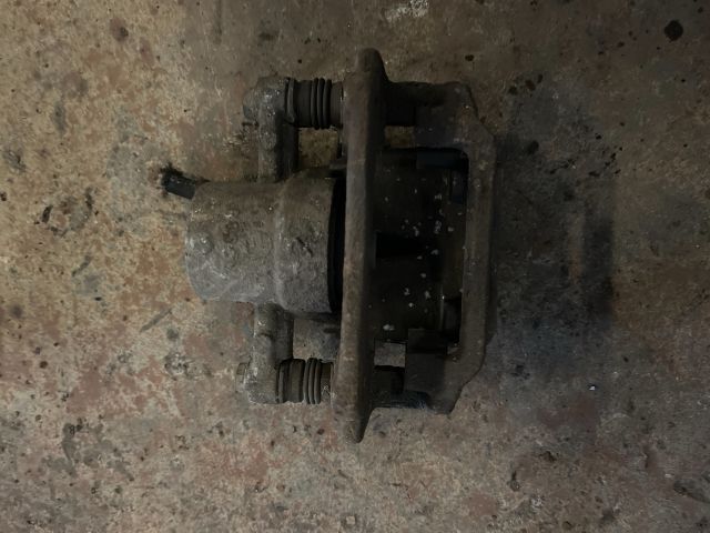 bontott TOYOTA AVENSIS T25 Bal hátsó Féknyereg Munkahengerrel