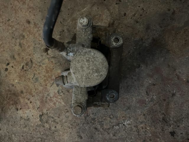 bontott TOYOTA AVENSIS T25 Bal hátsó Féknyereg Munkahengerrel