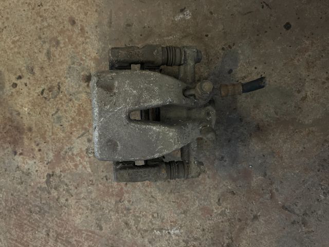 bontott TOYOTA AVENSIS T25 Bal hátsó Féknyereg Munkahengerrel