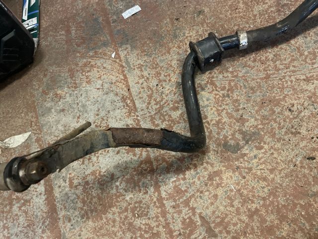 bontott TOYOTA AVENSIS T25 Első Vízszintes Stabilizátor Rúd