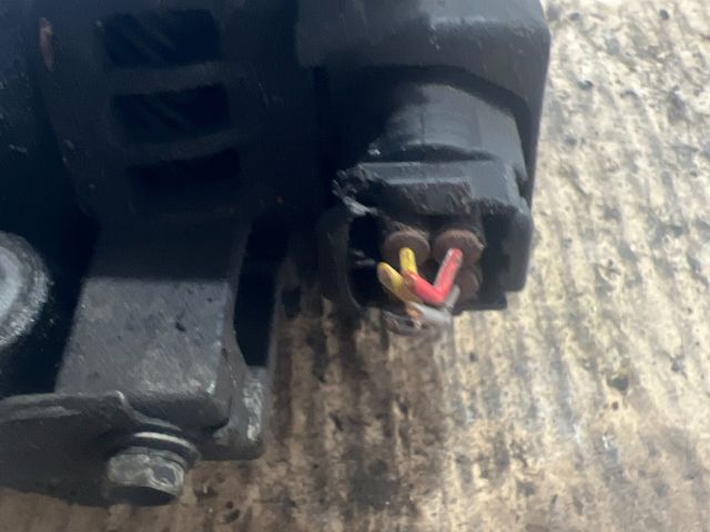 bontott TOYOTA AVENSIS T25 Generátor