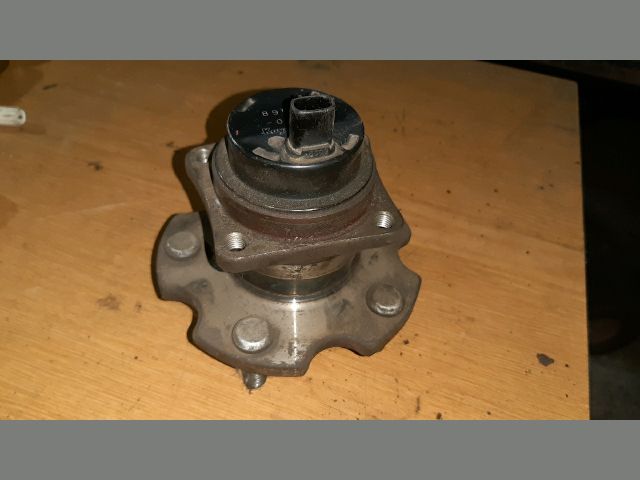 bontott TOYOTA AVENSIS T25 Hátsó Kerékagy (Pozíciófüggetlen)