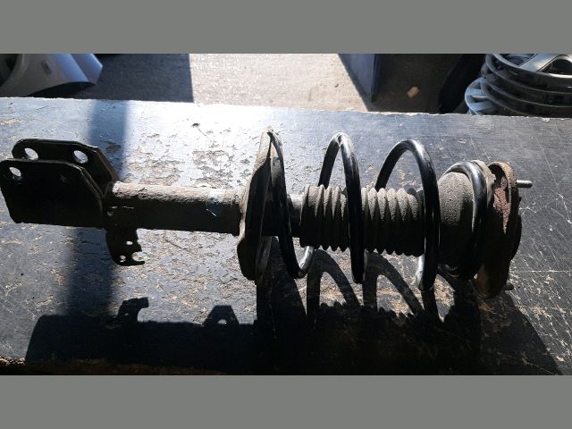 bontott TOYOTA AVENSIS T25 Jobb első Gólyaláb (Lengécsillapító, Rugó)