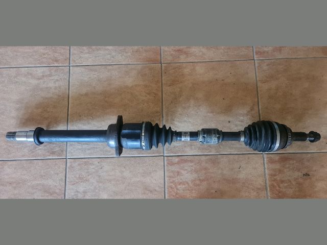 bontott TOYOTA AVENSIS T25 Jobb Féltengely