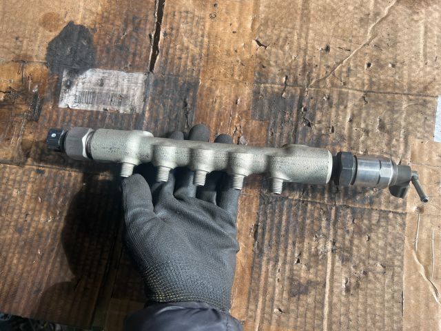 bontott TOYOTA AVENSIS T25 Közösnyomócső