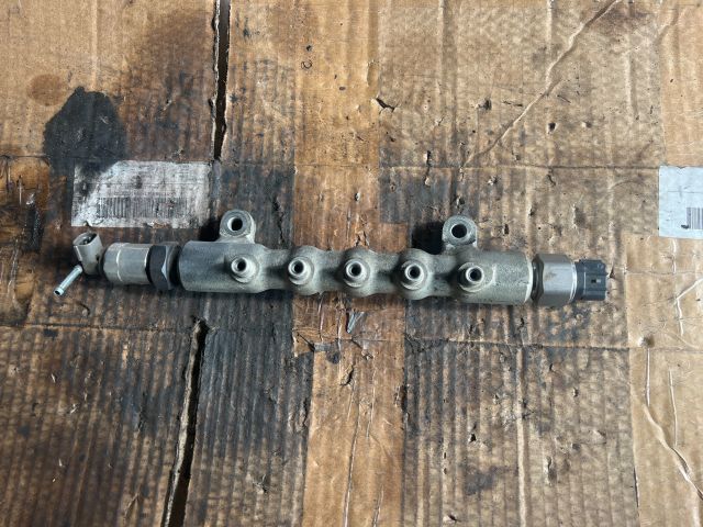 bontott TOYOTA AVENSIS T25 Közösnyomócső