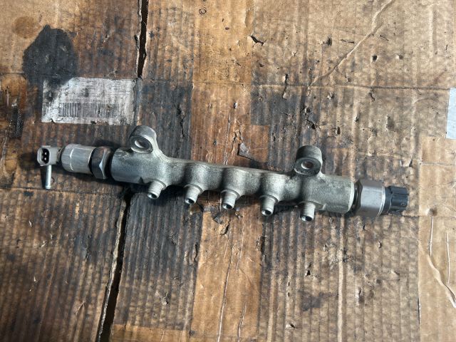 bontott TOYOTA AVENSIS T25 Közösnyomócső