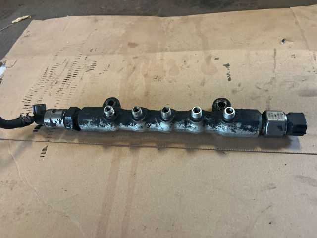 bontott TOYOTA AVENSIS T25 Közösnyomócső