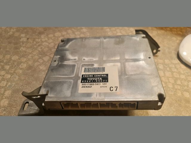 bontott TOYOTA AVENSIS T25 Motorvezérlő