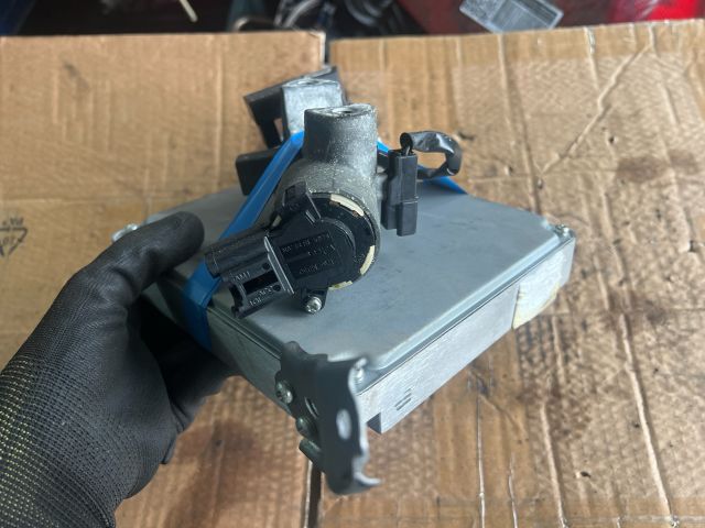 bontott TOYOTA AVENSIS T25 Motorvezérlő