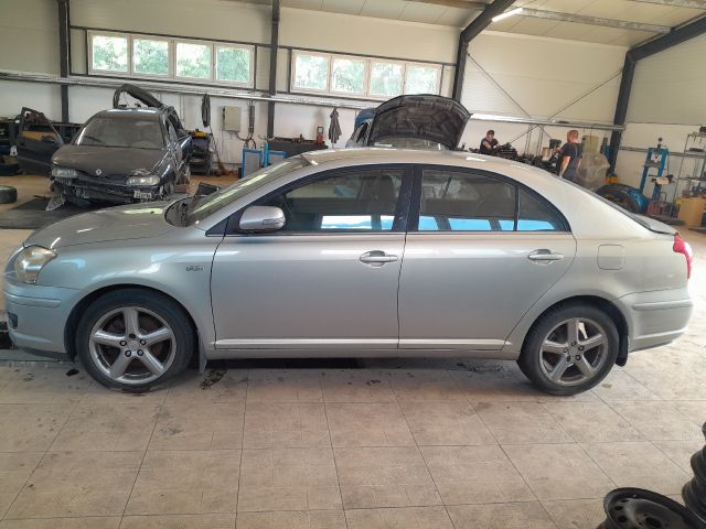 bontott TOYOTA AVENSIS T25 Motorvezérlő