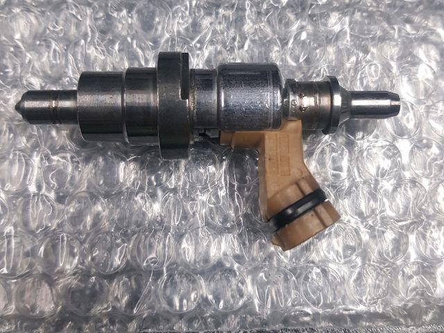 bontott TOYOTA AVENSIS T25 Porlasztó (1 db)